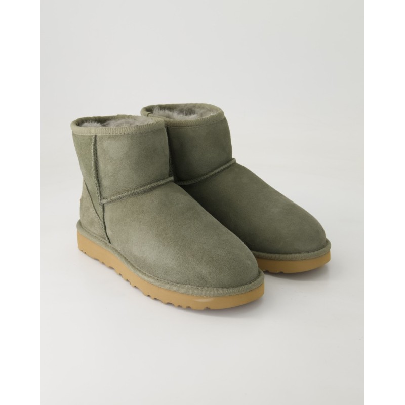 UGG Classic Mini Stiefeletten in Grün