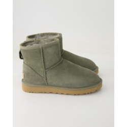 UGG Classic Mini Stiefeletten in Grün