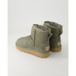 UGG Classic Mini Stiefeletten in Grün
