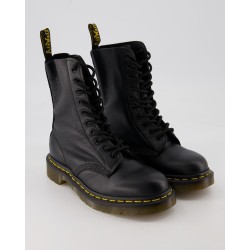 Dr. Martens 1490 Virginia Schnürstiefel in Schwarz