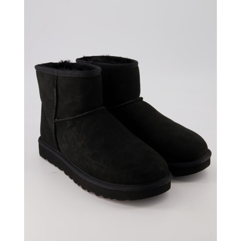 UGG Classic Mini Winterschuhe in Schwarz