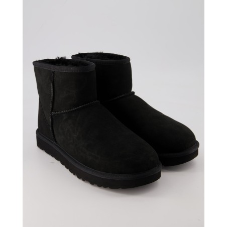 UGG Classic Mini Winterschuhe in Schwarz