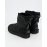 UGG Mini Bailey Bow Winterschuhe in Schwarz