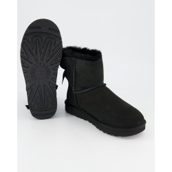 UGG Mini Bailey Bow Winterschuhe in Schwarz