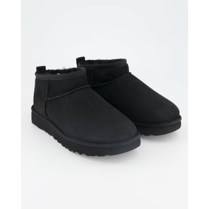 UGG Classic Ultra Mini Winterschuhe in Schwarz