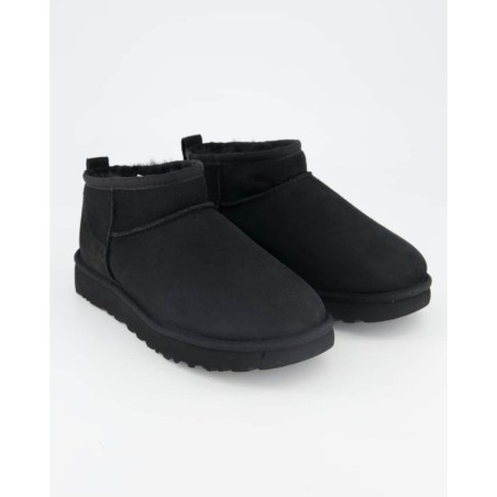 UGG Classic Ultra Mini Winterschuhe in Schwarz