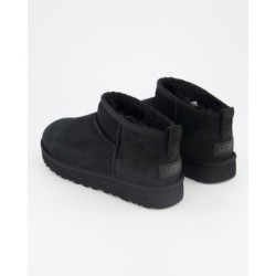 UGG Classic Ultra Mini Winterschuhe in Schwarz