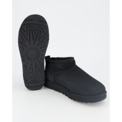 UGG Classic Ultra Mini Winterschuhe in Schwarz